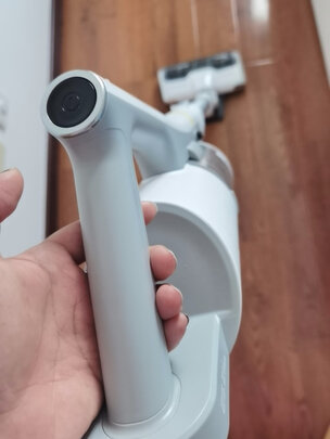 %title插图%num 美的(Midea)无线手持充电吸尘器V5 家用大功率无线无绳宠物家庭适用超长续航 毛发不缠绕强劲吸力