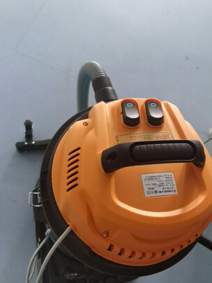 志高这款吸尘器很赞,吸力很大,推着吸和手持吸两种功能都试过了,非常