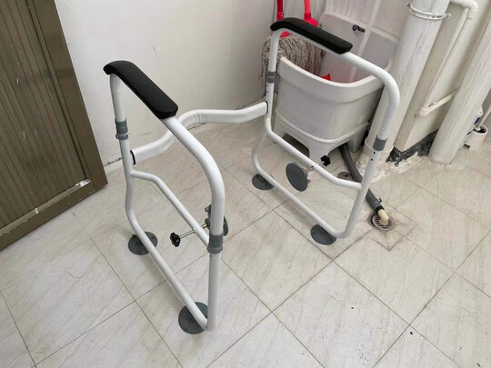 卫生间扶手