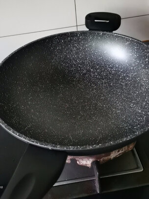 麦饭石不粘锅
