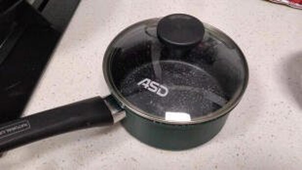 麦饭石不粘奶锅