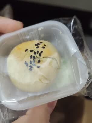 三,杏花楼蛋黄莲蓉月饼100g网友对比评测