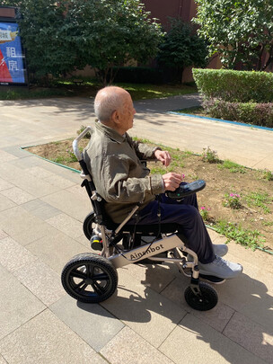 电动轮椅车