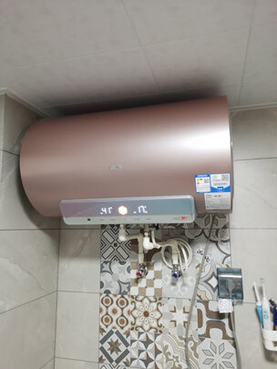 %title插图%num 海尔(Haier)电热水器60升 储水式家用一级能效 双管3300W变频速热 WiFi智能净水免清洗 Sense7白色
