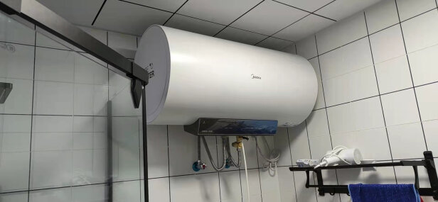 %title插图%num 美的(Midea)60升电热水器3200W速热健康安全防漏电一级变频电子镁棒内胆免清洗F6032-JF6(HE)支持鸿蒙智联