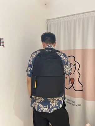 双肩包