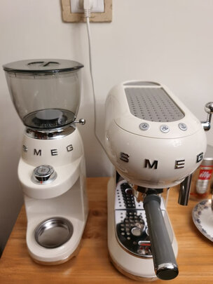 SMEG斯麦格意大利 复古咖啡机套装 意式咖啡机 电动磨豆机 高颜值精致咖啡角 多色可选 奶白色