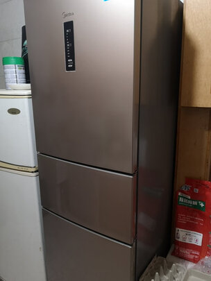 %title插图%num 美的(Midea)226升三门多门家用冰箱风冷无霜小冰箱BCD-226WTM(E)中门变温节能低噪