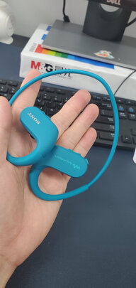 %title插图%num 索尼(SONY)NW-WS413防水游泳跑步运动mp3音乐播放器一体耳机 4G(黑色)