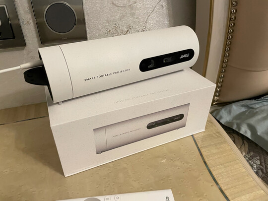 坚果P3S投影仪 投影仪家用 投影仪办公 便携户外投影机（内置电池 可旋转机身镜头1080P 自动梯形校正）