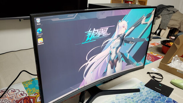 曲面屏电脑显示器