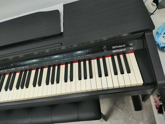 电钢琴|看完不迷路：罗兰电钢琴RP302-CBL真实使用感受？不看这被忽悠了？