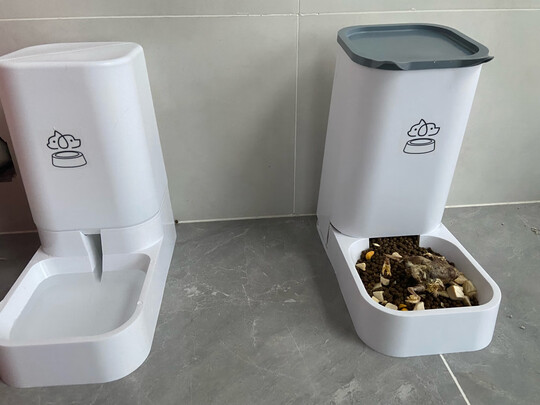 宠物自动喂食器