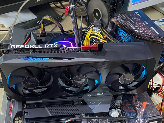 %title插图%num 美商海盗船 (USCORSAIR) H100i RGB PRO XT 水冷CPU散热器 240mm冷排 双磁悬浮风扇 RGB冷头