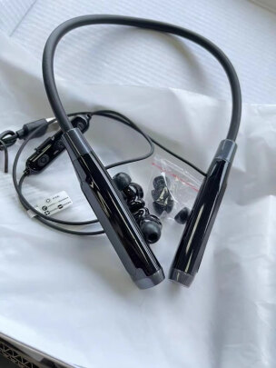 潮智能C37挂脖-4喇叭双动圈对比dacom AirWings MP3哪个好？信号哪款更加稳定？哪个连接稳定 