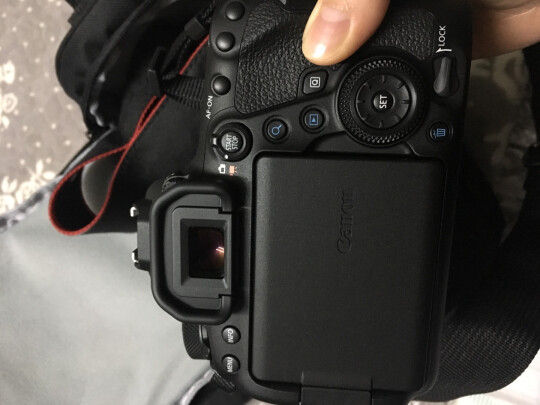 %title插图%num 佳能(Canon)EOS 6D Mark II 6D2全画幅单反相机 单机身 (约2620万像素/4K延时短片)