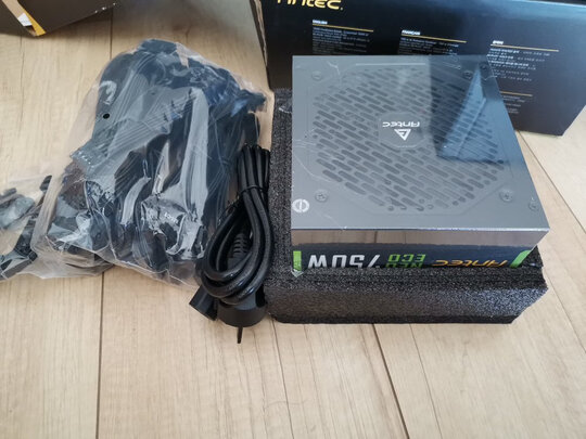 %title插图%num 安钛克 Antec NE750金牌全模组/7年换新/全日系电解电容/寿命更持久/支持风扇启停/双8pin电脑主机电源750W