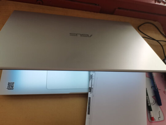 %title插图%num 华硕(ASUS) VivoBook15 2021版 11代酷睿i3 15.6英寸高清轻薄笔记本电脑(i3-1115G4 8G 512 低蓝光 WIN 11)银