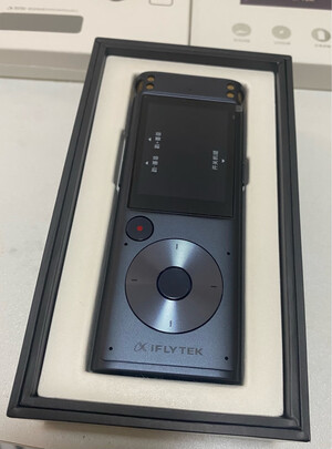 %title插图%num 科大讯飞(iFLYTEK) AI智能录音笔SR302 免费专业录音实时转写文字 专业级降噪 智能录音笔SR302 星空灰