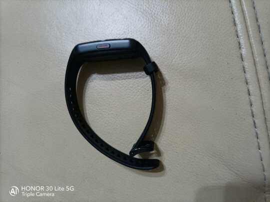 %title插图%num 荣耀手环6 珊瑚粉 全天候血氧监测* 95种运动模式* 臻彩全面屏 两周持久续航 智能心率 50米防水