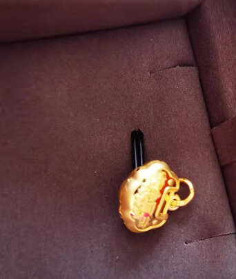 黄金吊坠