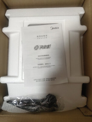 美的（Midea）低卡系列 智能电饭煲电饭锅小2-6人轻食高纤饭3升柴火饭IOT云食谱京东小家蒸米饭FB30Q3-409K