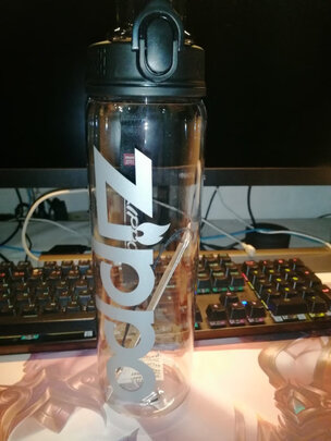 运动水杯