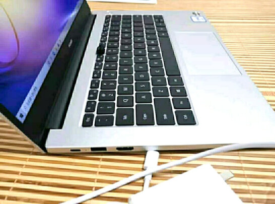 华为MateBook 13究竟怎么样？续航给力吗？简单方便吗 