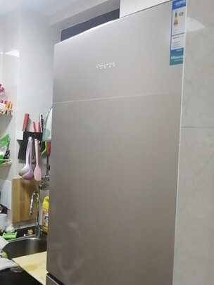 %title插图%num 海信(Hisense)220升三门冰三温区中门软冷冻小型家用冷藏冷冻节能省电低噪BCD-220D/Q