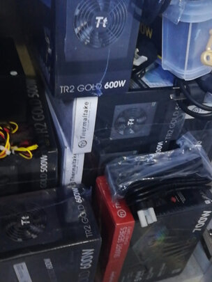 Tt（Thermaltake）额定1250W TRX-1250M 电脑电源（80PLUS金牌/全模组/温控风扇/台式机主机机箱电源）