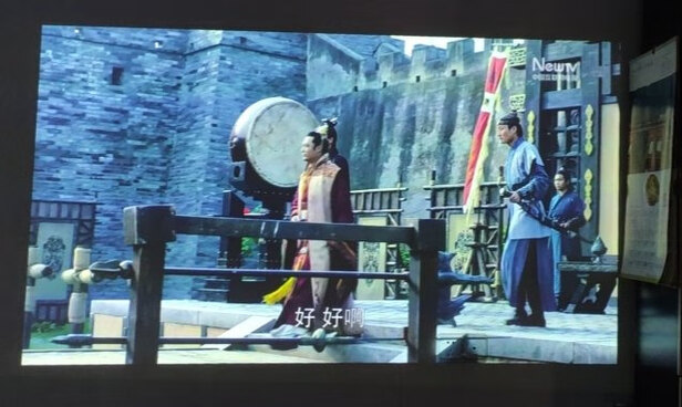 %title插图%num 腾讯极光投影P2 家用投影仪 卧室娱乐投影机 智能家庭影院(1300ANSI 8K解码 4G+64G 京东小家智能生态)