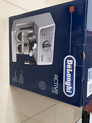 德龙（Delonghi）咖啡机 趣享系列半自动咖啡机 意式浓缩家用泵压式 可调节奶泡系统 ECP35.31.W 白色