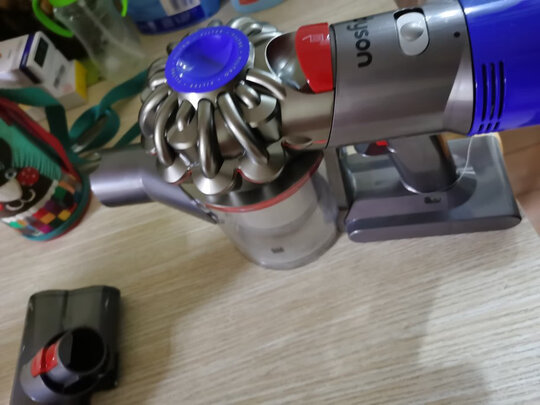 戴森SV10 DYSON V8 FLUFFY PLUS吸尘器怎么样？亲身体验告知你实情！