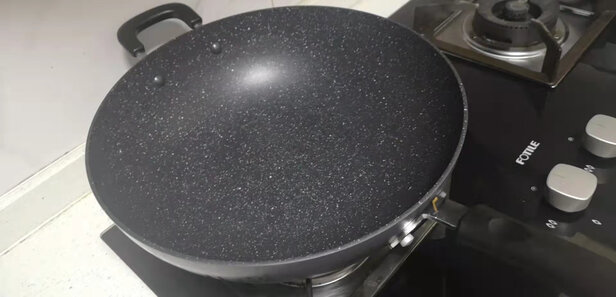 麦饭石不粘锅