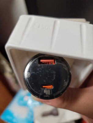 车载充电器