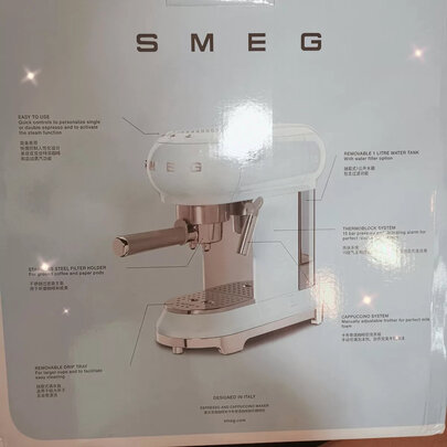 %title插图%num 【圣诞礼物】SMEG斯麦格 意大利进口复古 半自动意式咖啡机家用 蒸汽打奶泡机 ECF01多色可选 耀岩黑
