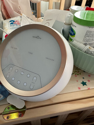 电动吸奶器