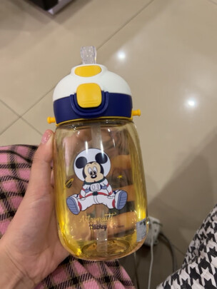 吸管水杯