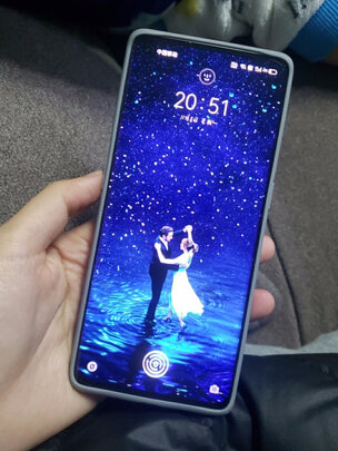 %title插图%num realme 真我GT 骁龙888 120Hz屏幕 65W闪充 12GB+256GB 银河战舰 5g手机