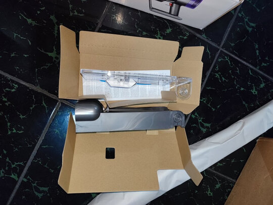 %title插图%num 戴森(DYSON) V8 Absolute 家用手持无线吸尘器 大功率吸尘除螨 呵护木地板 吸力强劲持久 长续航 6吸头
