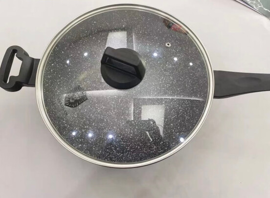 麦饭石不粘锅