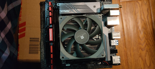 %title插图%num 利民(Thermalright)AXP90-X36 36mm 下压散热器4X6mmAGHP热管全回流焊工艺 双平台全金属背板扣具