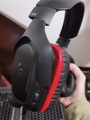 罗技（G）G933s RGB 7.1环绕声 无线游戏耳机麦克风 头戴式电竞 FPS吃鸡LOL耳机耳麦 