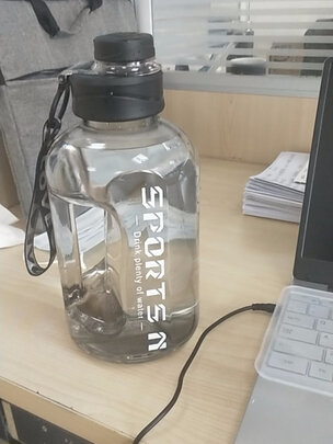 运动水杯