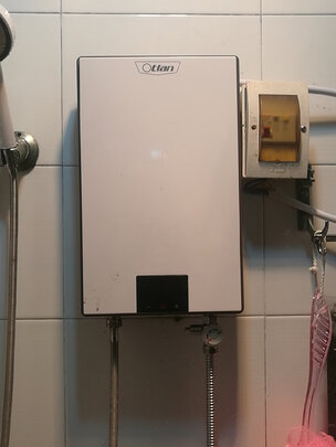 奥特朗 otlan F13H-Y70A  即热式电热水器  小型速热一键恒温 快热式淋浴器 【0-7KW智能变频】
