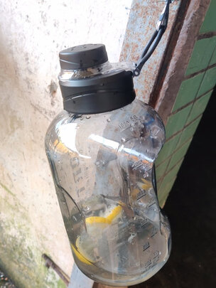 运动水杯