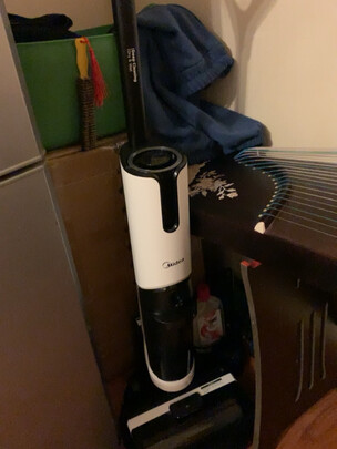 吸尘器|评测细节：讲一讲看，美的洗地机X8怎么样？用后一周讲实情真相？