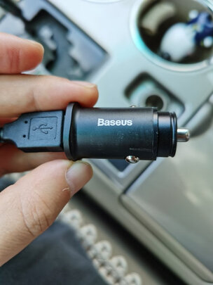 车载充电器