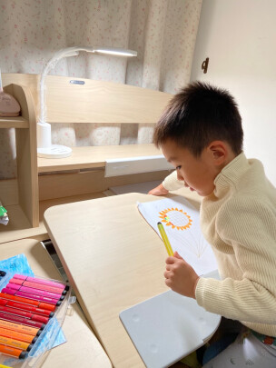 %title插图%num 光明园迪儿童学习桌椅套装可升降学生书桌健康多功能写字桌诚者F120 【明星推荐】诚者F120糖果粉+A7椅糖果粉
