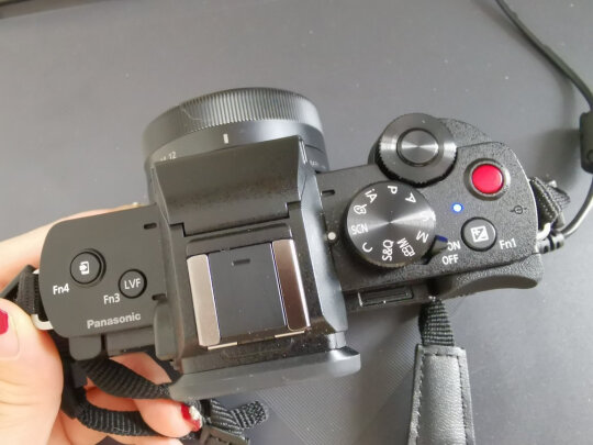 %title插图%num 松下(Panasonic)G100K微单相机 数码相机 vlog相机 微单套机(12-32mm)4K视频 专业收音 美肤自拍 触摸屏